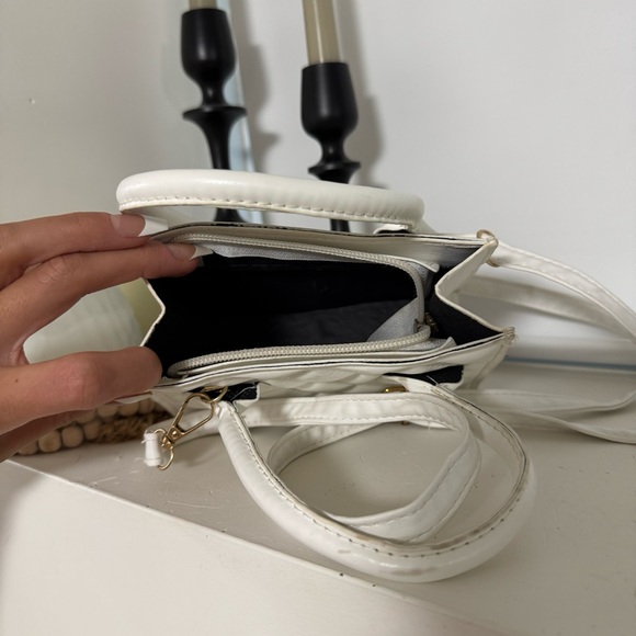 White Purse - Picture 5 of 6